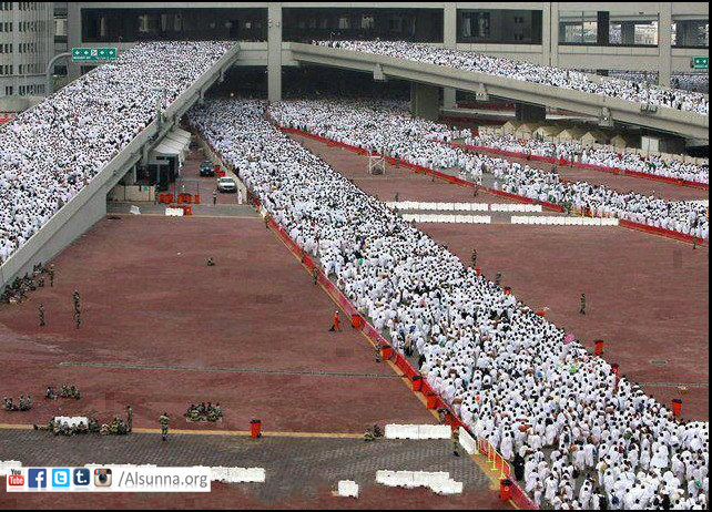 Photos-of-Mecca-Makkah-Hajis-going-towards-Jamrat-at-Mina-for-stoning-the-Devils-Photos-pictures-images-of-Mecca