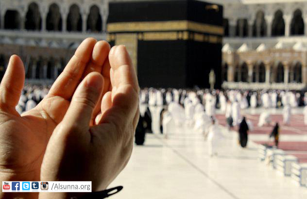 Praying-in-Kaaba
