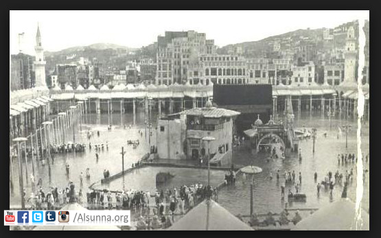 Rare-Photos-of-Mecca-A-rare-Black-White-photo-of-Kaaba-and-Masjid-al-Haram-during-heavy-rain-Old-Rare-Pictures-of-Makkah