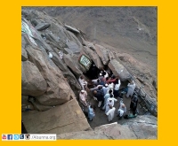 Mecca-Photos-Pilgrims-entering-Hira-Cave-Pictures-of-Makkah